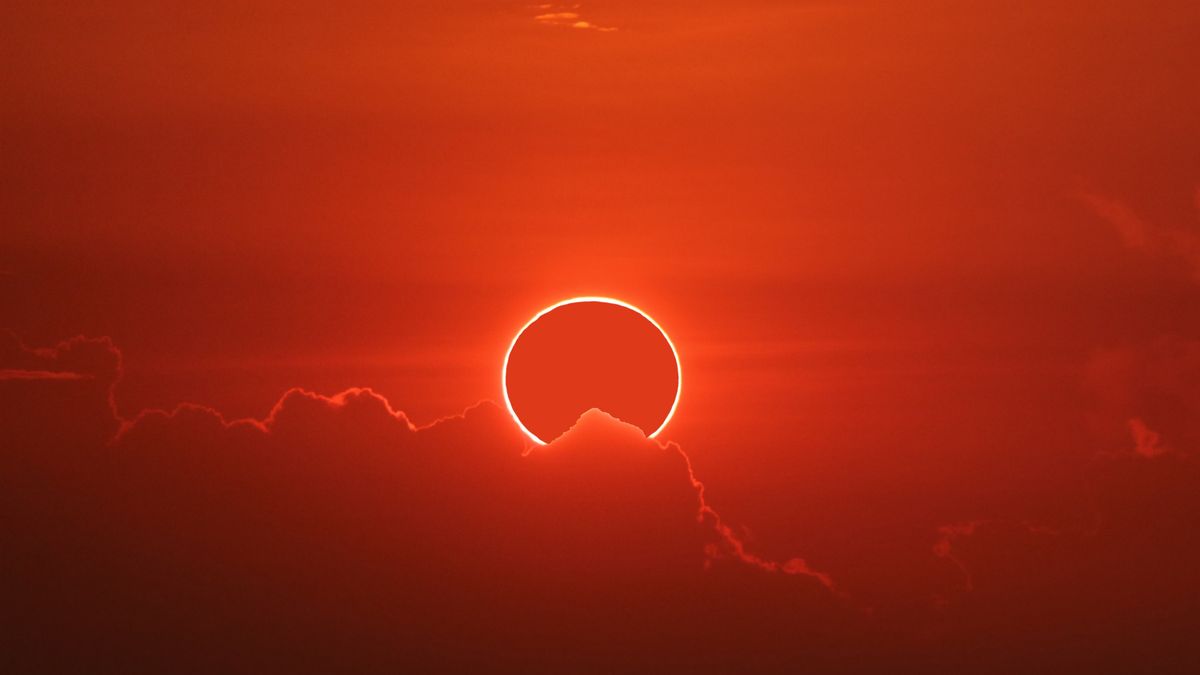 Featured image for "North America's 'Ring of Fire' Eclipse: A Complete Guide for 2023"