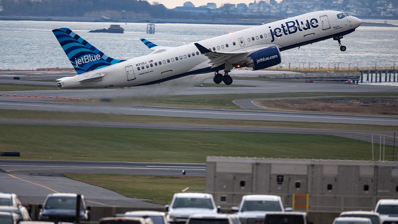 Planes Narrowly Avoid Collision at Reagan National Airport