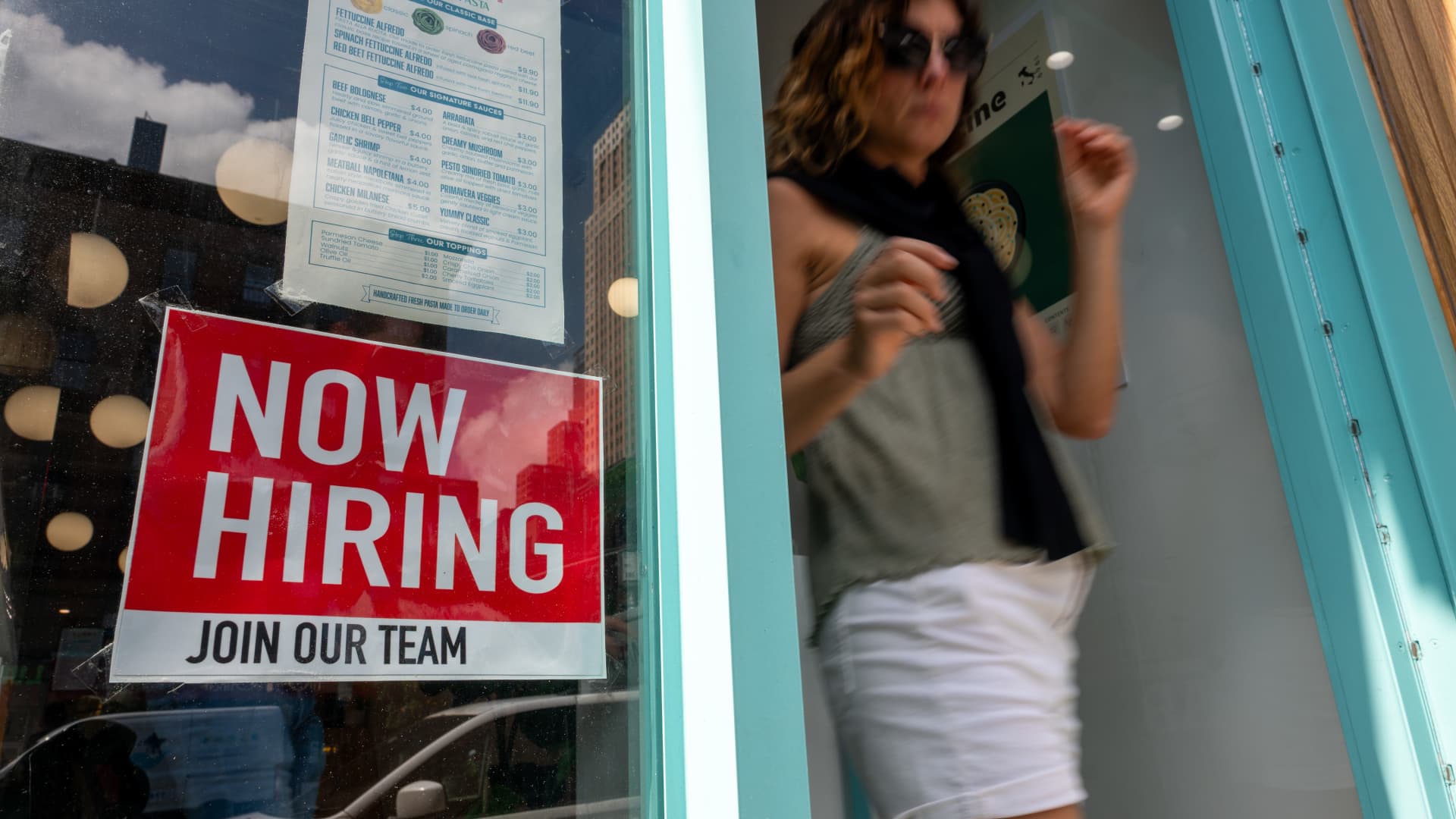 Retail Holiday Hiring at 16-Year Low Amid Process Challenges