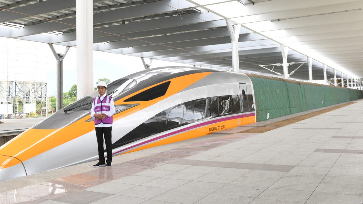 Indonesia's China-funded high-speed rail revolutionizes Southeast Asia's transportation