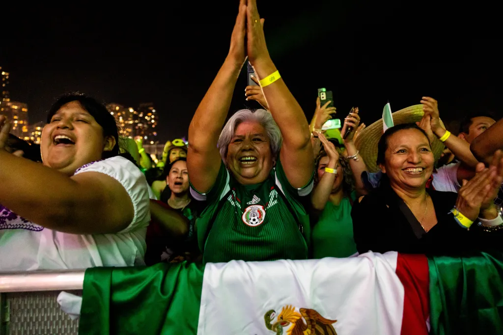 Featured image for Chicago Mexican Independence Day Celebrations Continue Despite Immigration Raid Fears