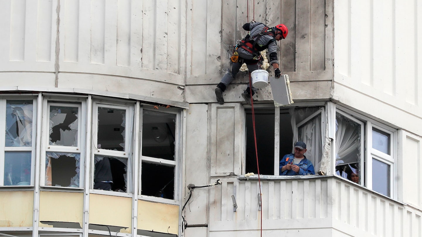 Drones strike both Moscow and Kyiv in ongoing Russia-Ukraine conflict.