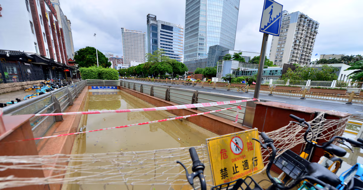China Braces for Doksuri Floods, Urges Beijing Residents to Stay Indoors