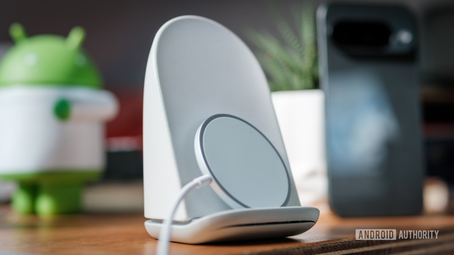 Featured image for Pixel 10 Charging Stand Faces Early Issues Amid New Accessories