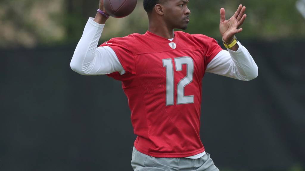 Featured image for "Key storylines to watch at Detroit Lions training camp: injuries, roster battles, and draft picks"