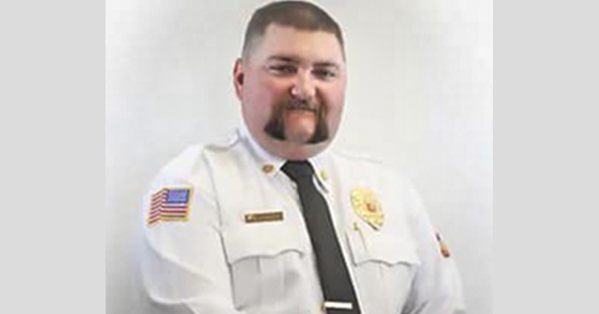 Featured image for Texas Fire Chief Zeb Smith Dies in Line of Duty Fighting Wildfires