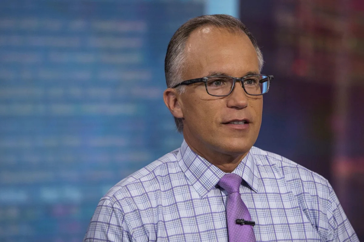 Featured image for 2024 Stock Market Predictions: Rally Continues with Bumpy Landing Ahead