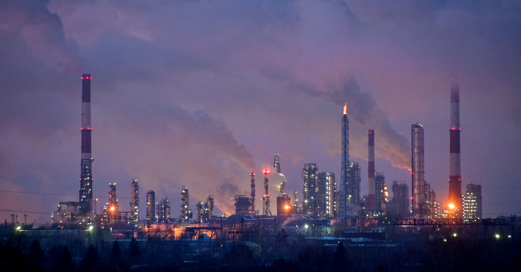 OPEC Faces Tough Choices in Volatile Oil Market