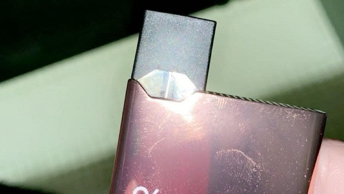 "Surviving Vaping: A 20-Year-Old's Double Lung Collapse"