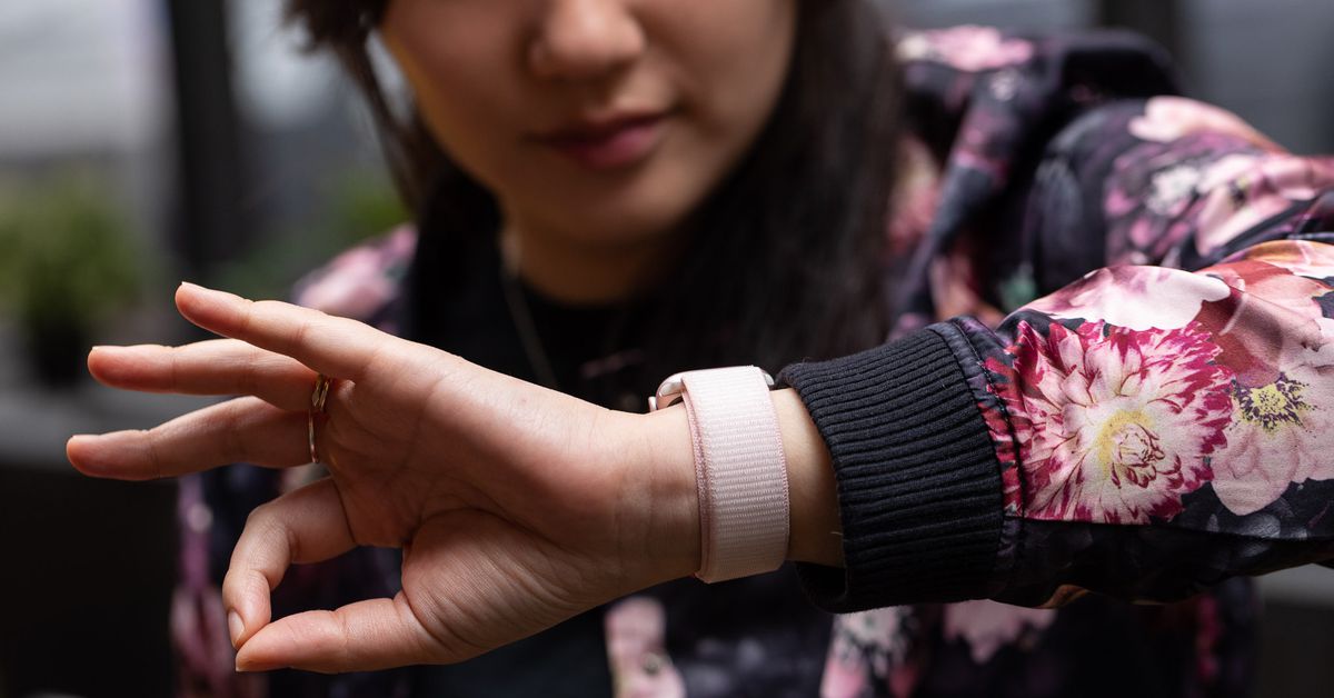 Featured image for "Apple WatchOS 10.1 Dev Beta Introduces Double Tap Feature"