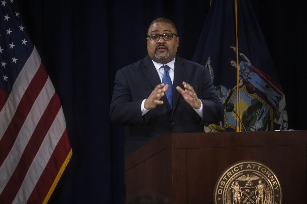 Featured image for "Trump Confronts Dual Legal Challenges on Monday"