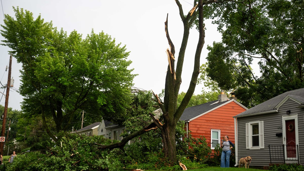 Midwest Faces Severe Weather: Tornadoes, Damage, and Power Outages