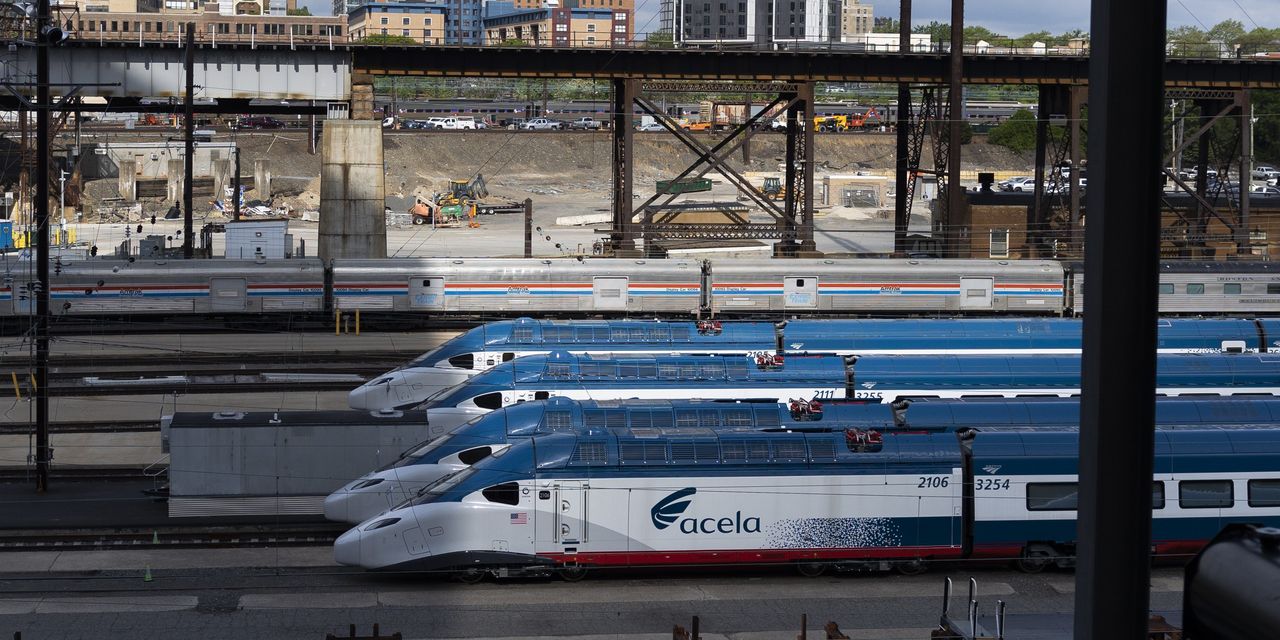 Featured image for Amtrak's $2 Billion Acela Fleet Delayed by Outdated Tracks