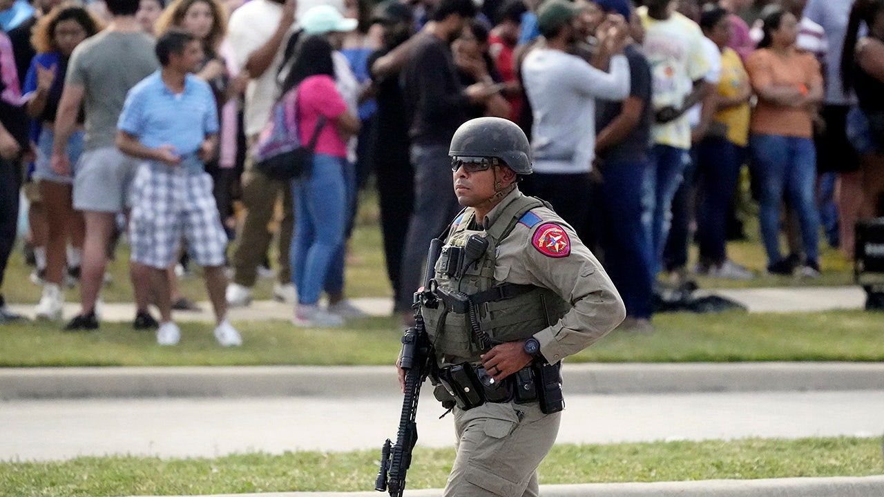 Police discredit witness in aftermath of Texas mall shooting.