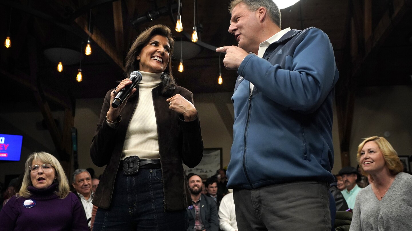 "Sununu Endorses Haley in Effort to Challenge Trump's Lead in GOP Primary"