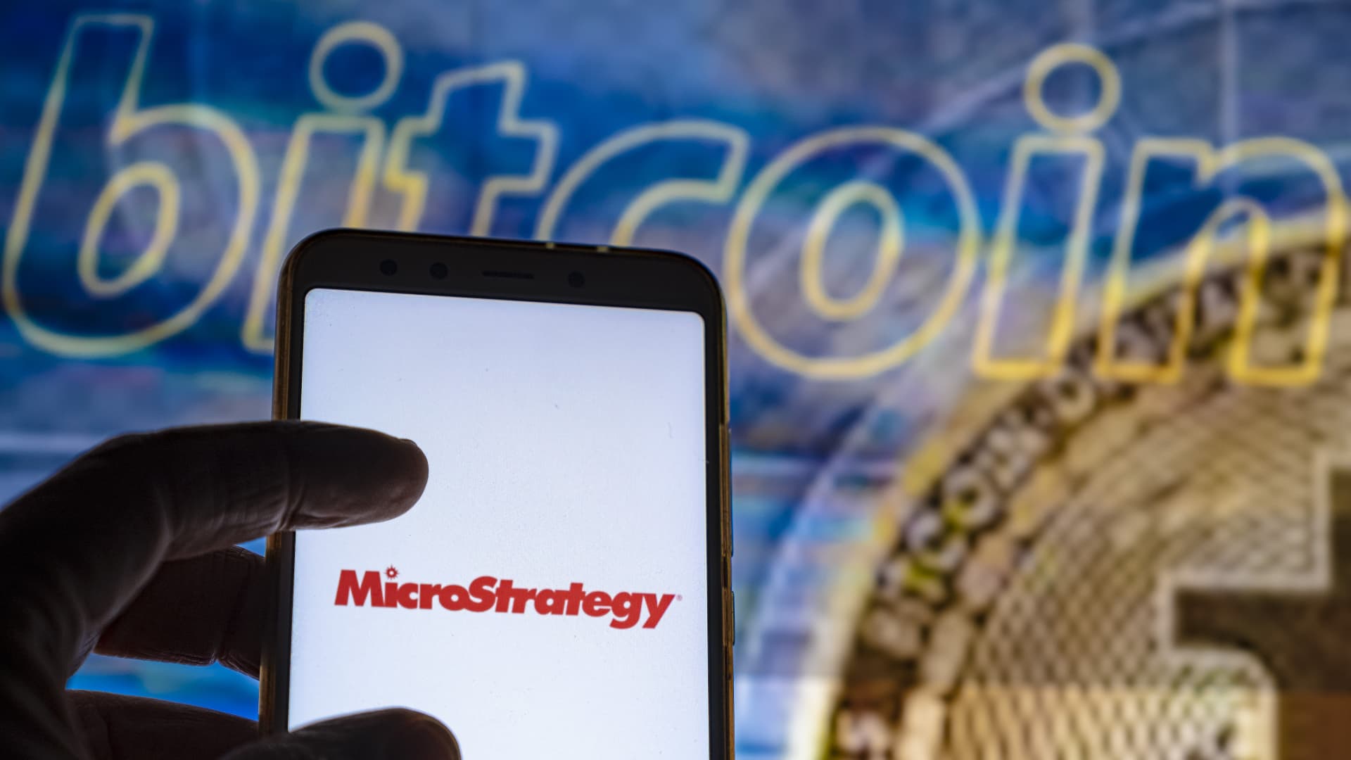 Bitcoin Flash Crash: MicroStrategy's 18% Drop and Major Warning Signs