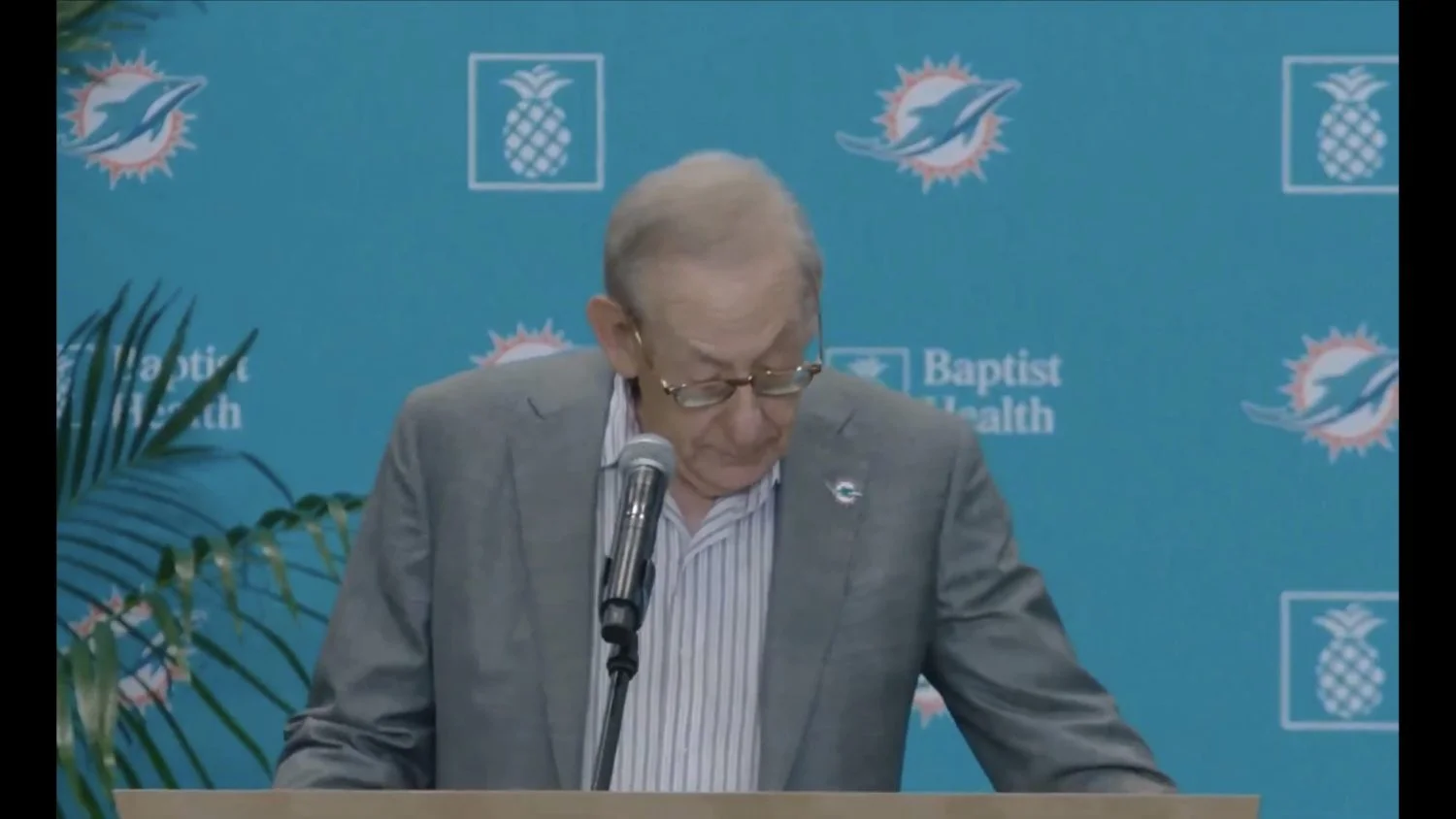 Dolphins Owner Flubs Hafley's Name at Coaching Intro