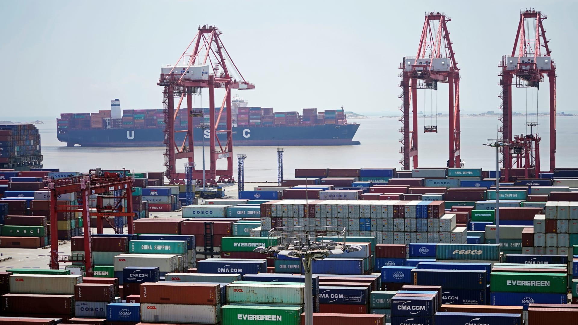 "China's December Exports Surpass Expectations"