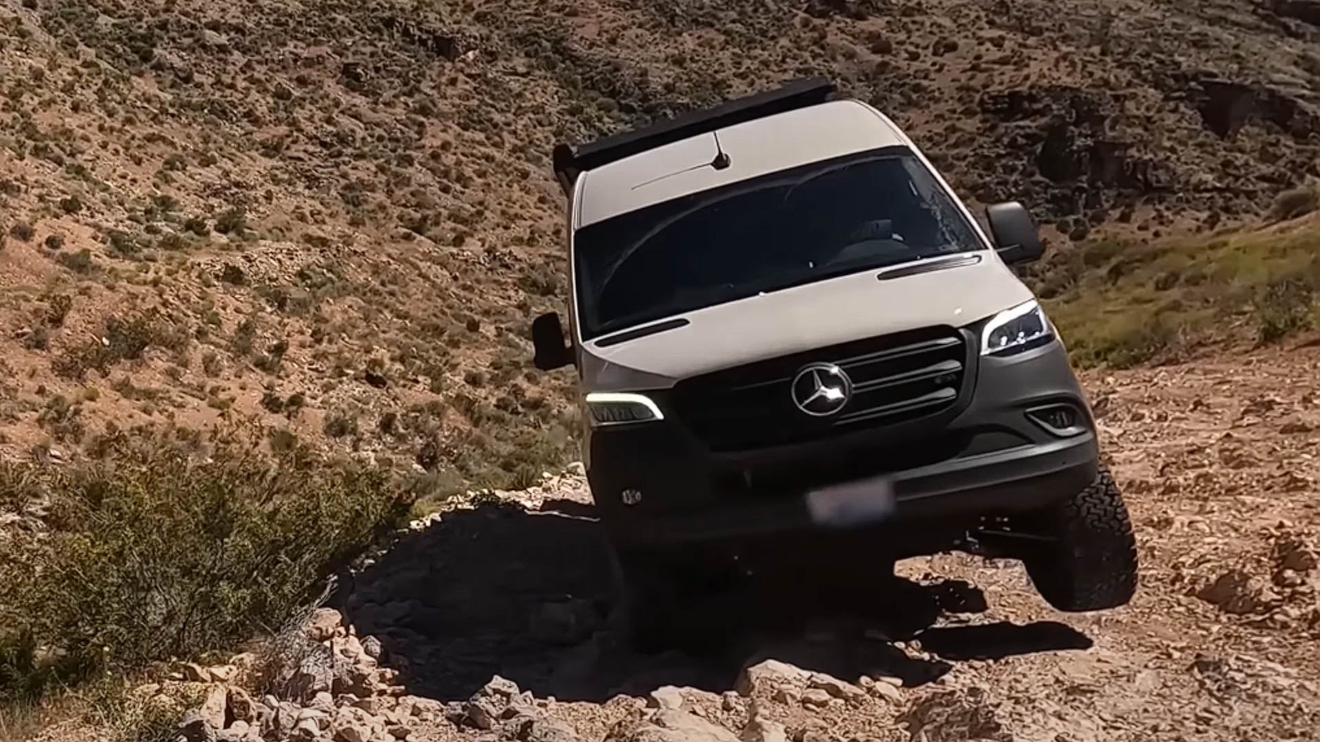 "Risky Ride: Inexperienced Driver Takes Mercedes Camper Van on Treacherous Utah Jeep Trail"