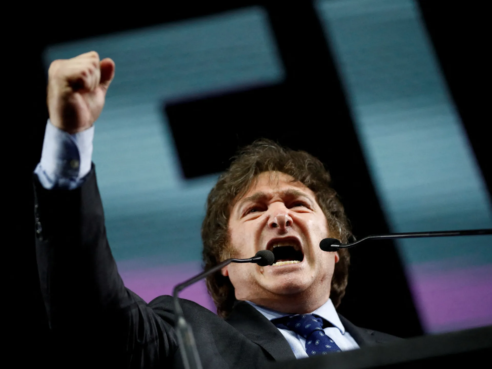 "Argentina's Populist Candidate Milei Engages IMF in Economic Talks, Threatening Economic Ties with China"