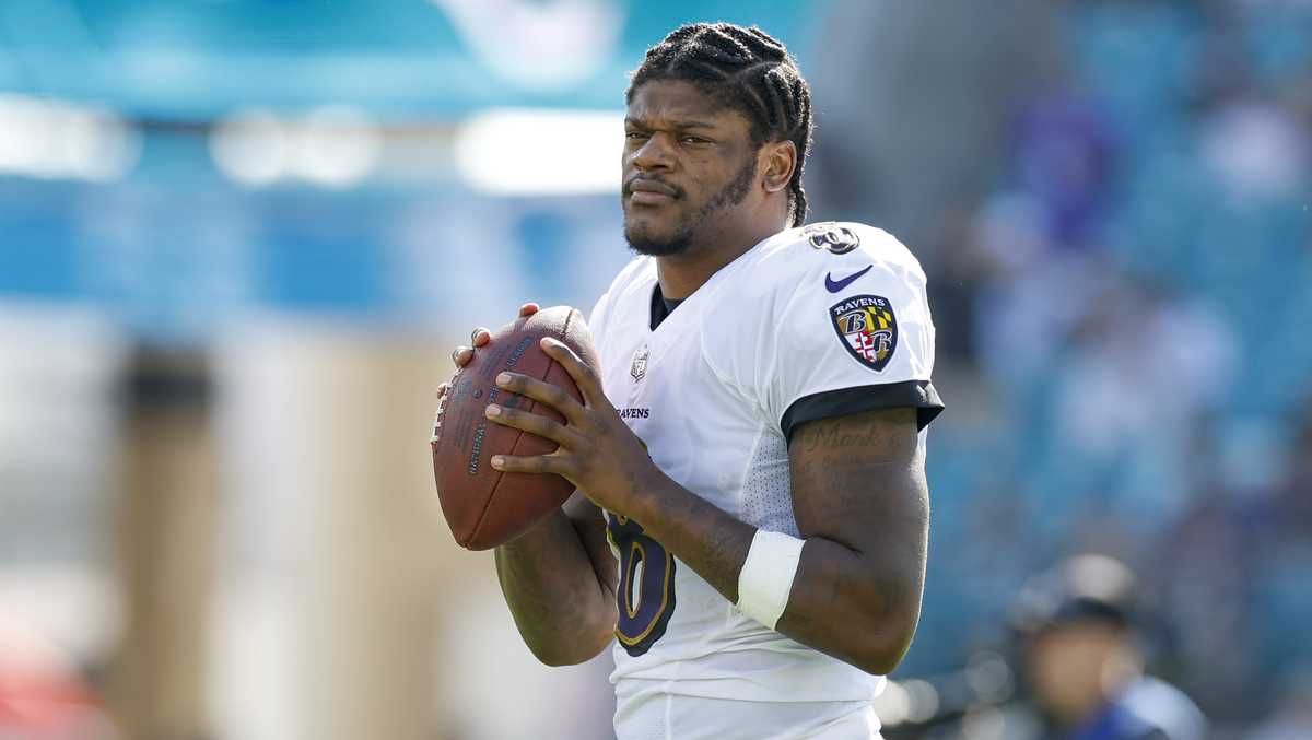 Lamar Jackson signs five-year extension with Ravens.