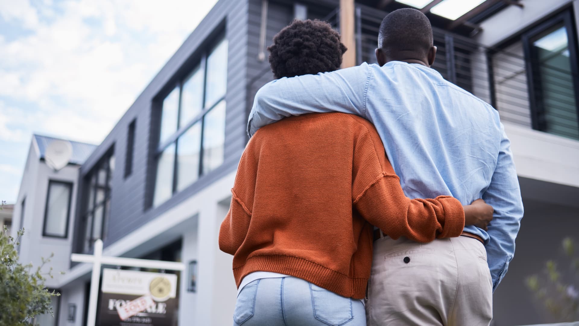 Mortgage Rates Plummet, Reviving the Housing Market