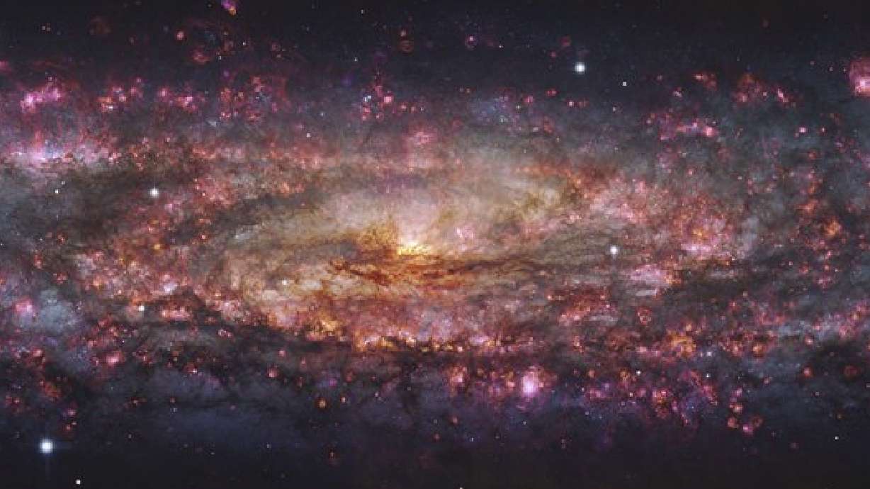 Featured image for Scientists Unveil the Most Detailed Multi-Color Image of the Sculptor Galaxy