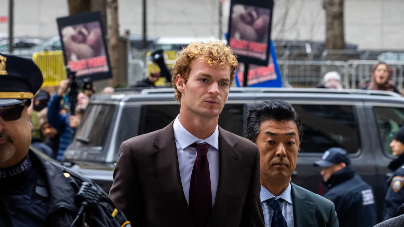 Featured image for Daniel Penny Acquitted in NYC Subway Chokehold Case, Civil Suit Looms