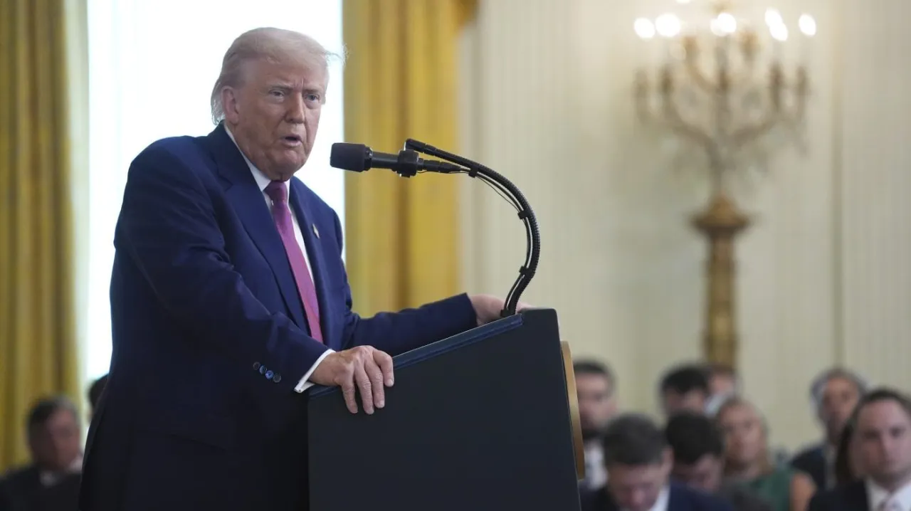 Trump criticizes Fed's Powell and urges rate cuts amid economic data