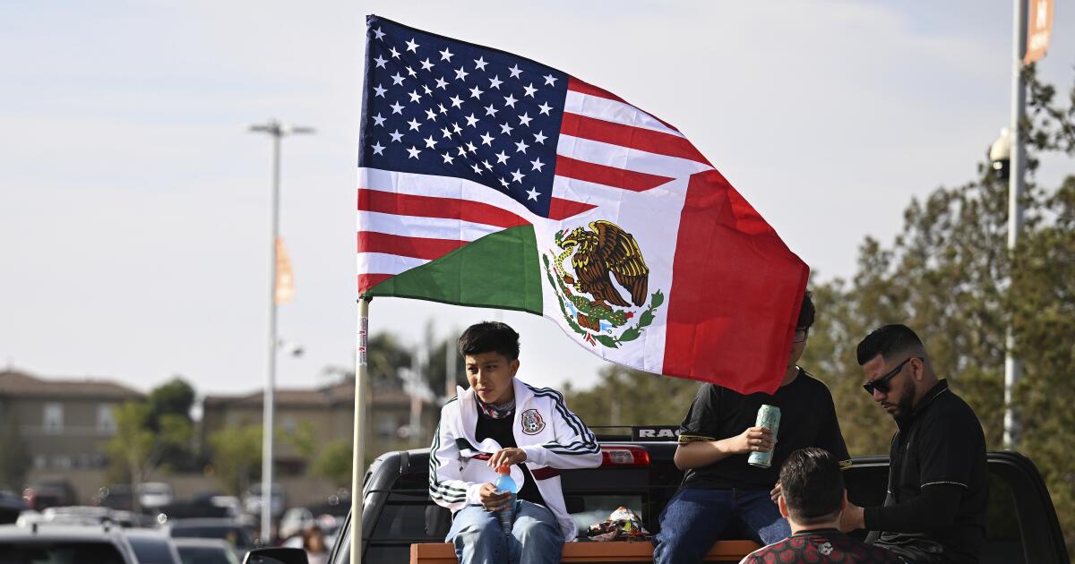 Featured image for Mexico Edges Dominican Republic in Gold Cup Opener