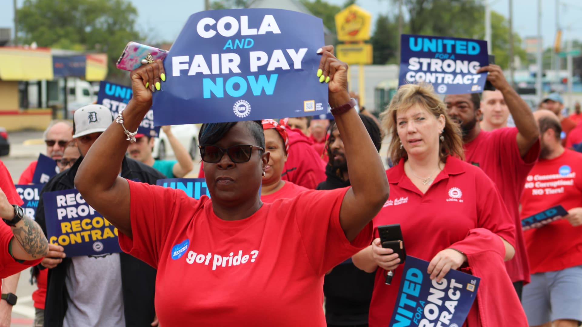 "UAW Threatens Strike at Three U.S. Auto Plants Over Failed Deal"