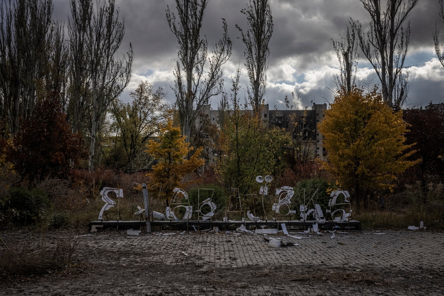 "Russia-Ukraine Conflict Escalates: Avdiivka Becomes Another Devastated City"