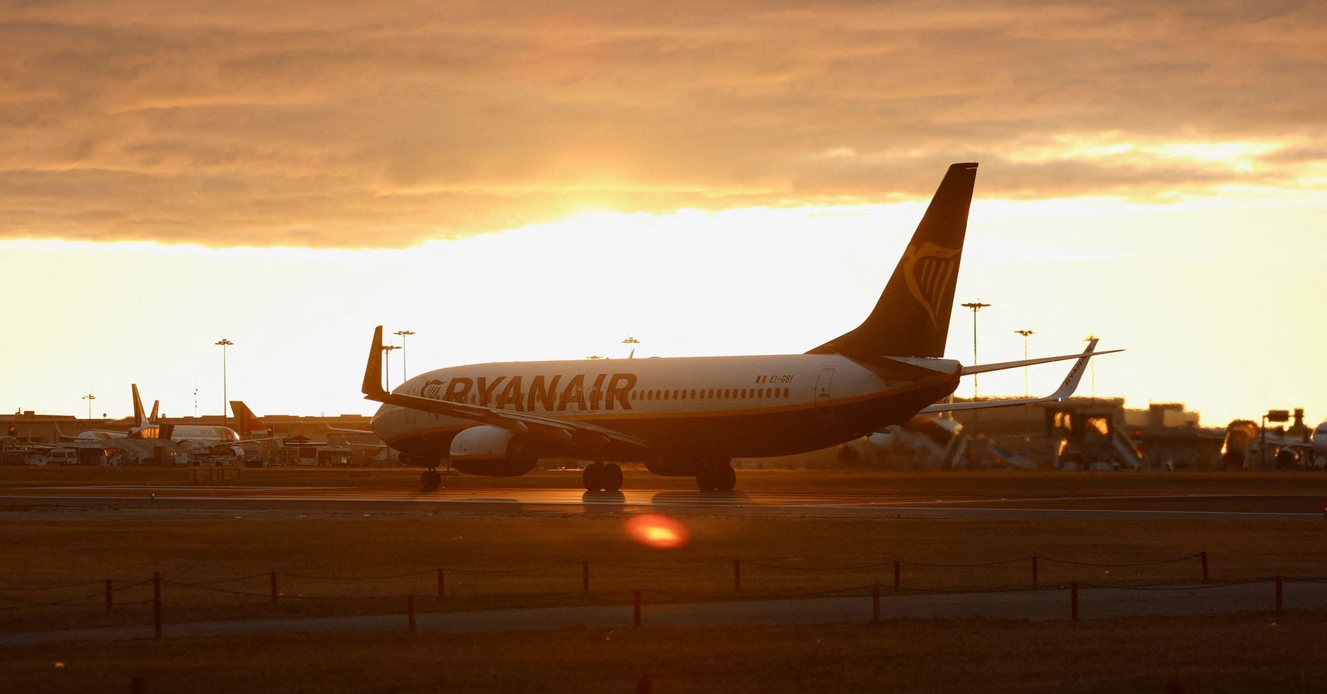 Featured image for "Ryanair Lowers Profit Forecast as Online Travel Agents Halt Sales"
