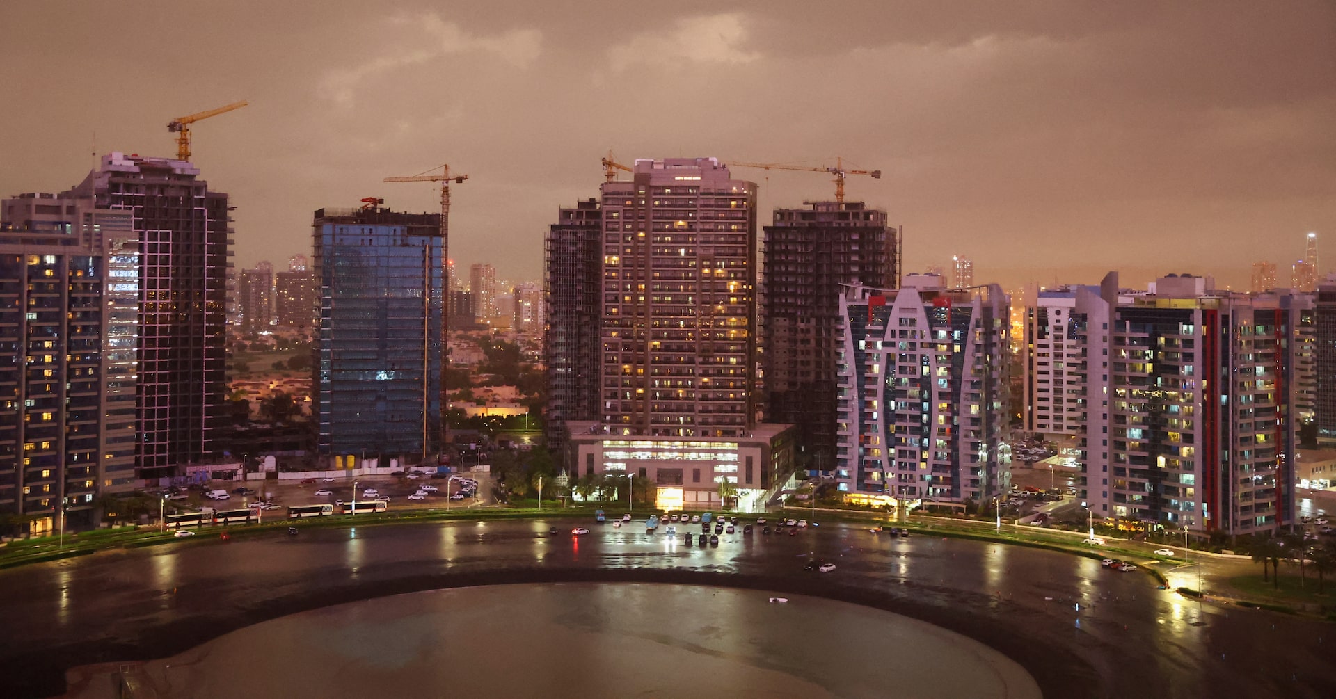 Featured image for "Unprecedented Rainfall Paralyzes Dubai: Airport Closed, Flights Cancelled"