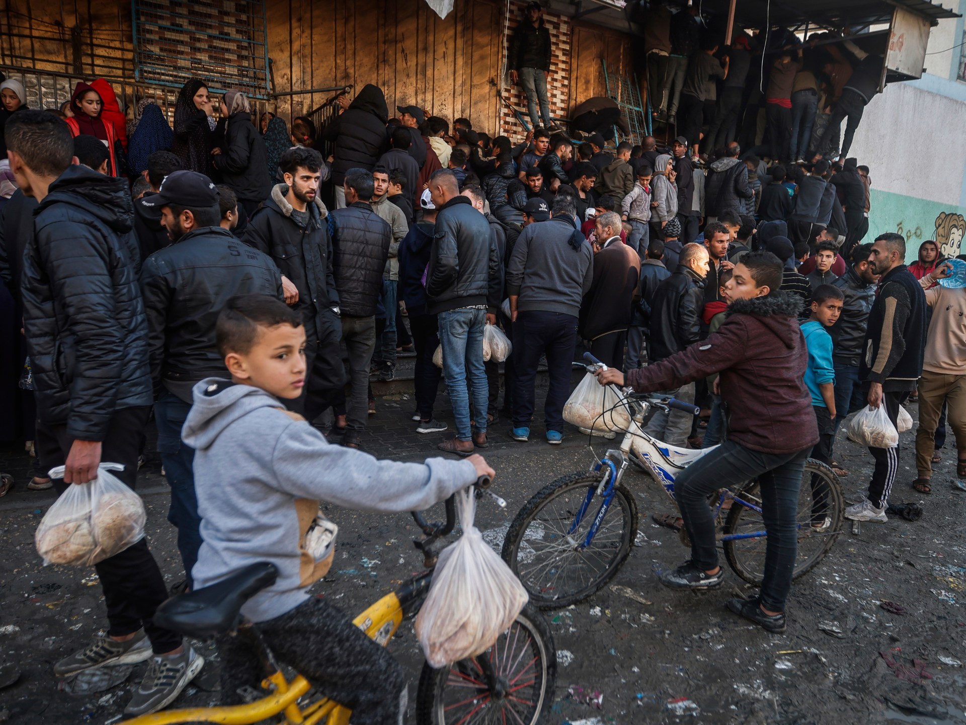 "Rafah: Palestinians' Daily Struggle for Survival Amidst Israeli Threats"