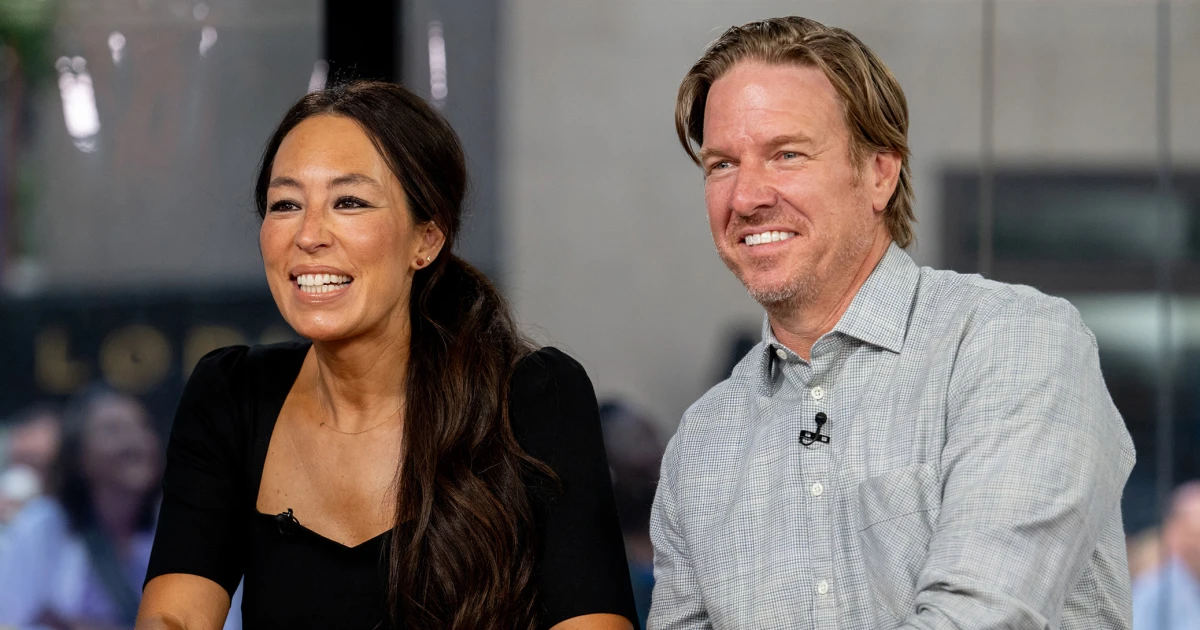 Featured image for Chip and Joanna Gaines face backlash over gay couple on 'Back to the Frontier'