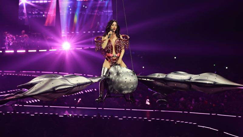 Featured image for Katy Perry's Flying Butterfly Prop Malfunctions During San Francisco Concert