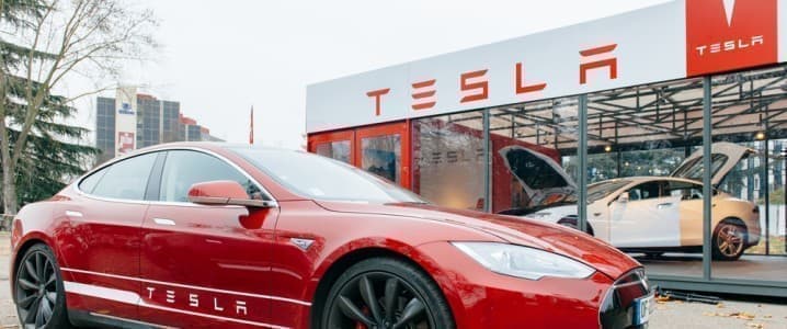 "Tesla's Tipping Point: Q4 Earnings and Investor Questions"