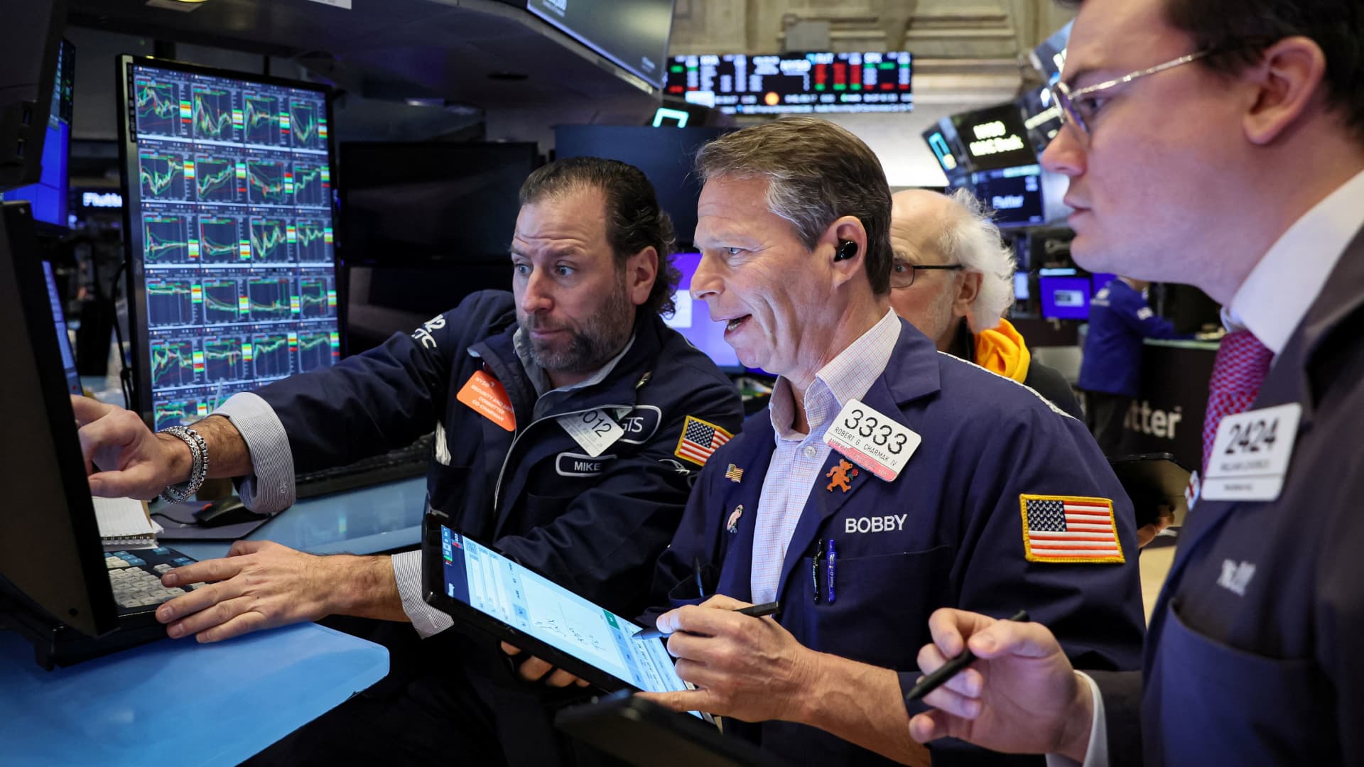 Navigating Investments in a Politically Charged Market: Expert Insights
