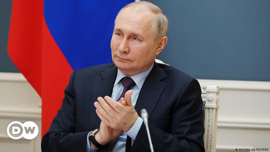 German spy chief praises Putin's system as unbreakable.