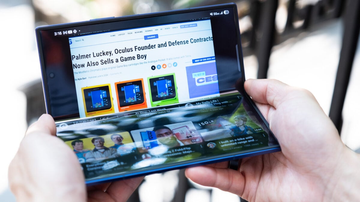 Featured image for Samsung Risks with Tri-Fold Phones in the Market