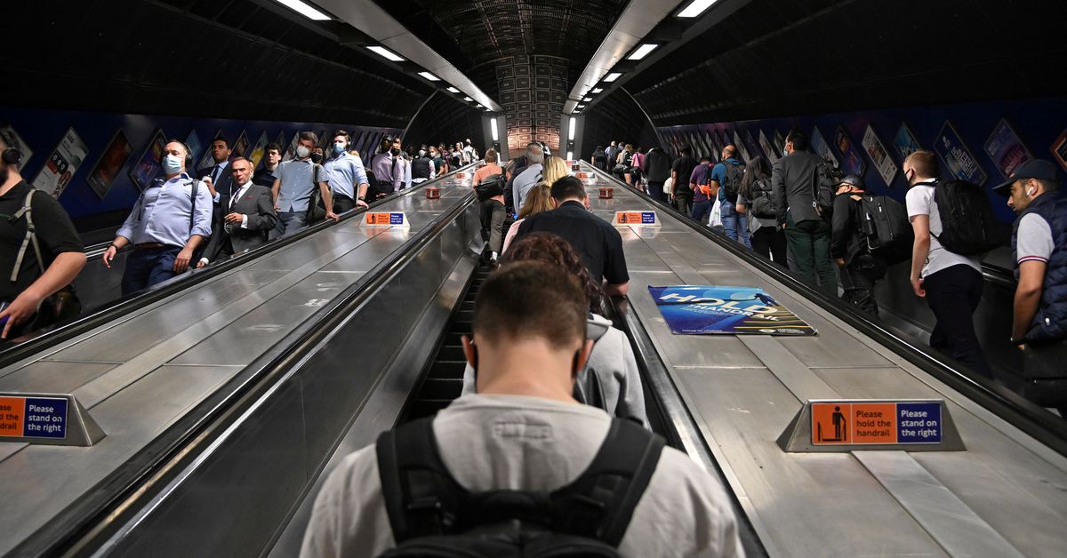 UK Job Market Plunges: Hiring Drops, Wage Growth Slows