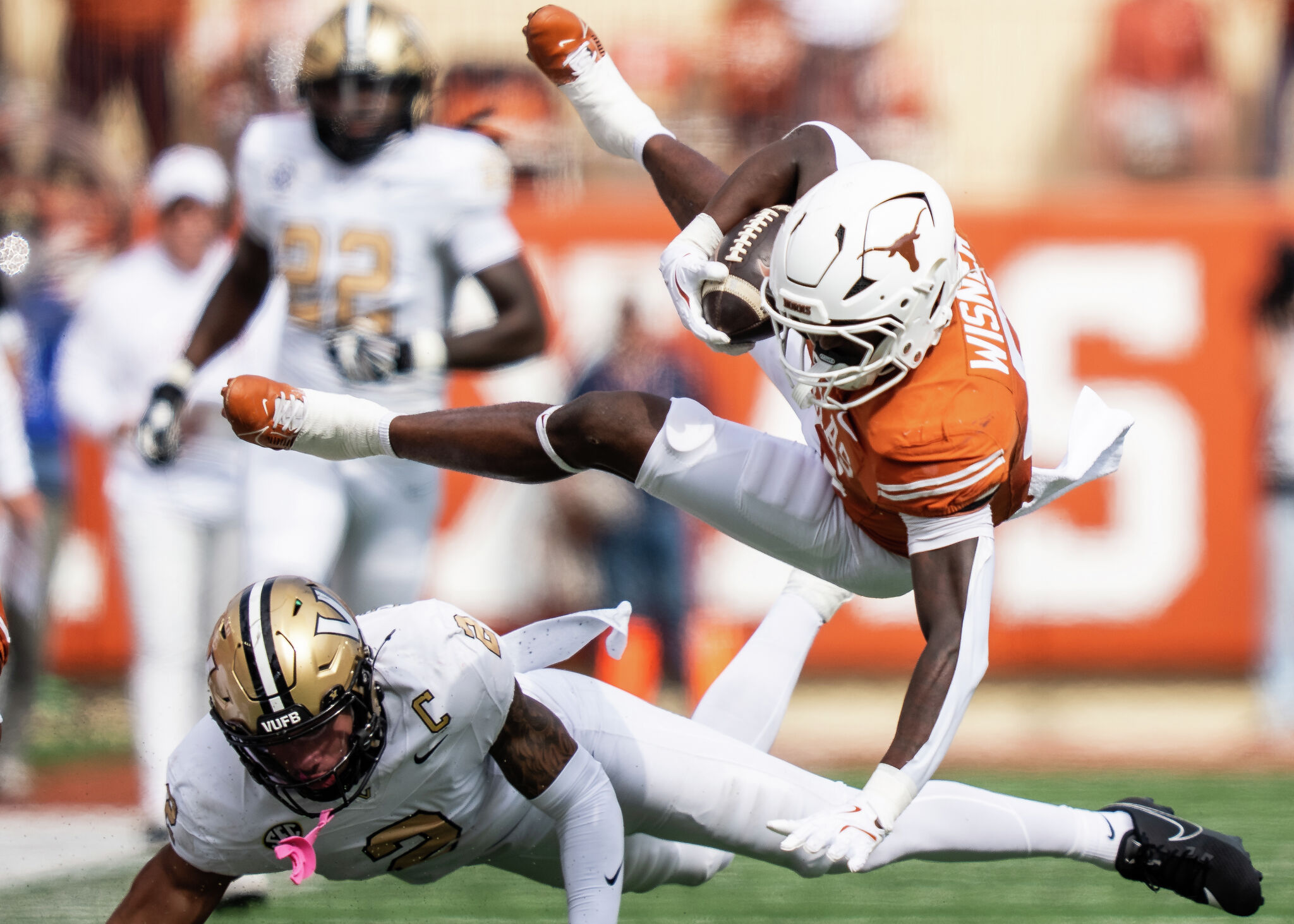 Featured image for Texas Beats Vanderbilt in Key SEC Showdown with Arch Manning Leading the Way