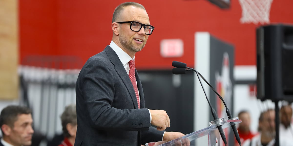 Featured image for "Louisville's New Coach Pat Kelsey Sparks Excitement and Expectations Among Fans and Former Players"