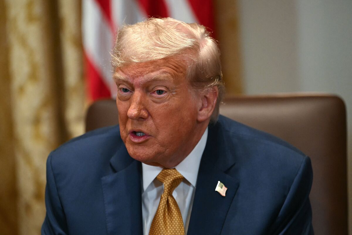 Trump Urges Powell to Resign Amid Replacement Rumors