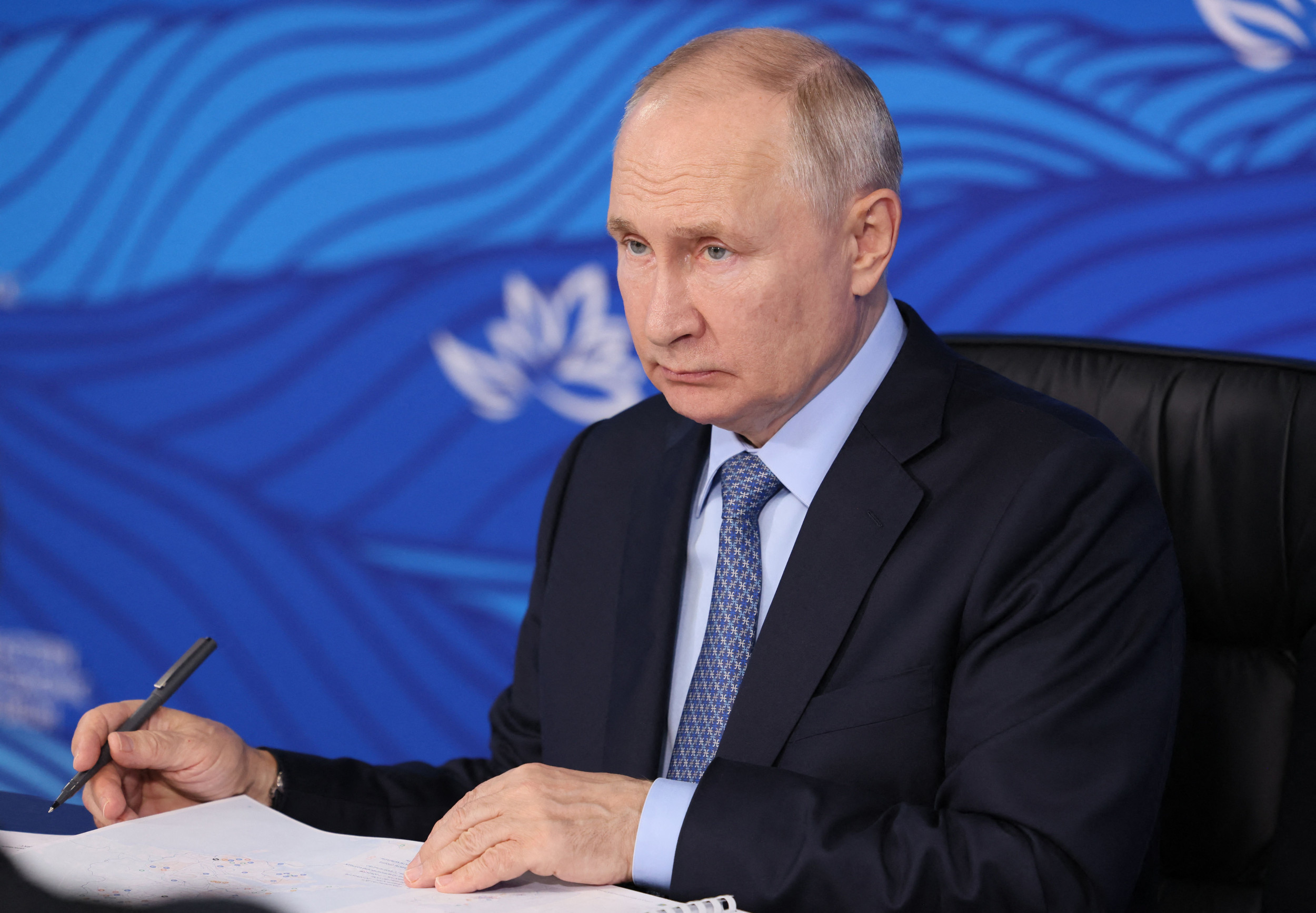 Power Struggle Erupts in Ukraine as Military Weakens and Putin Allies Make Moves