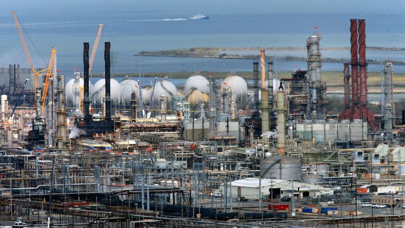 Rising sea levels pose threat to hundreds of hazardous sites in California, study warns.