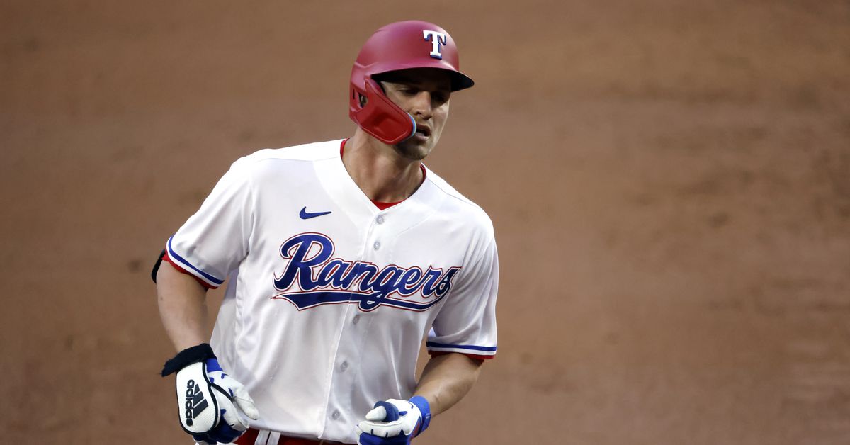 Corey Seager's Hamstring Injury Forces Early Exit from Game.