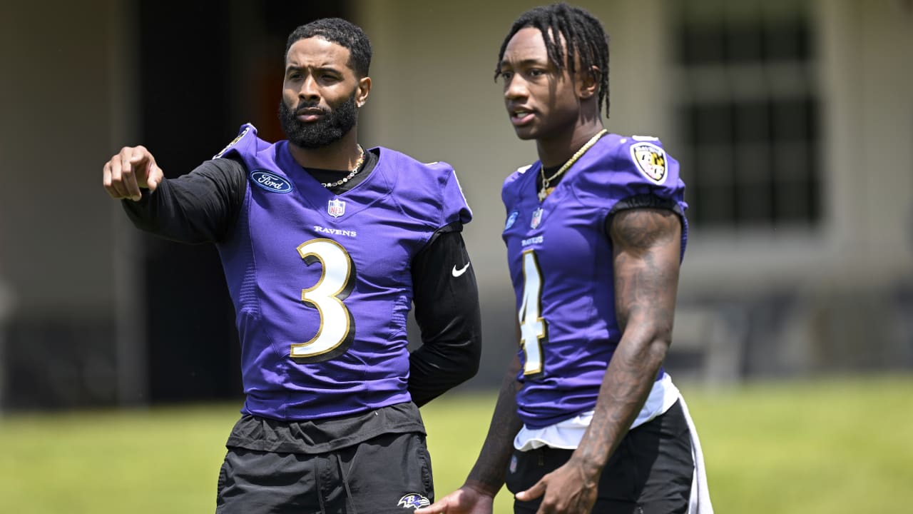 Featured image for Mastering Fantasy Football Drafts: Essential Tips for 2023