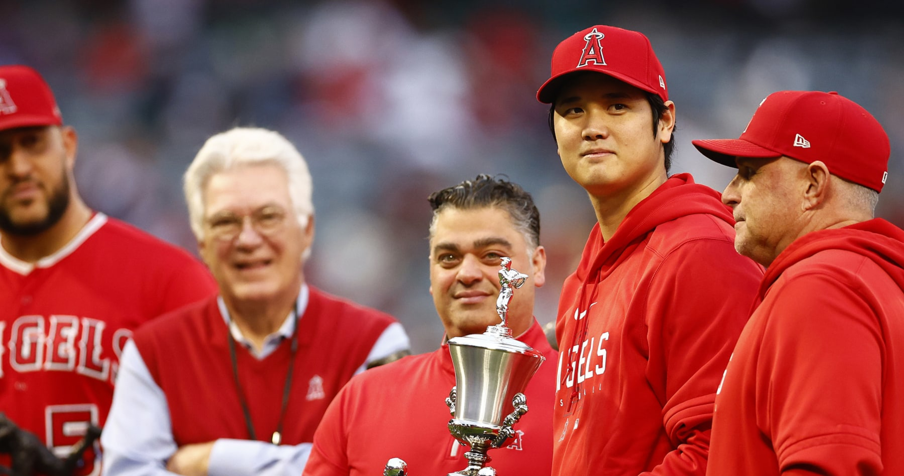 "MLB Execs Predict Dodgers Contract for Shohei Ohtani in Free Agency Sweepstakes"